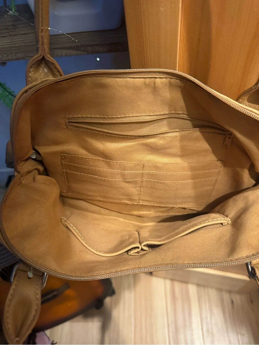 Women's Tan Shoulder Bag - Classic Everyday Style